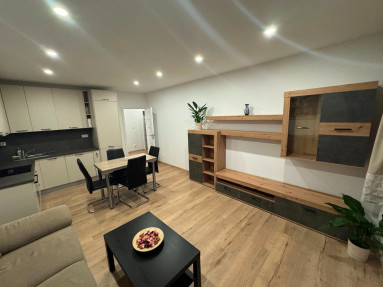 Prenájom 3-izbového bytu – Radarová, Bratislava Ponúkame na prenájom 3-izbový byt s rozloh