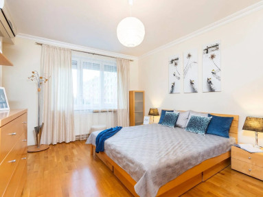  Prenájom 3-izbového bytu – Ďatelinová, Bratislava-Ružinov  Výmera: 119 m²  Dispozícia a v