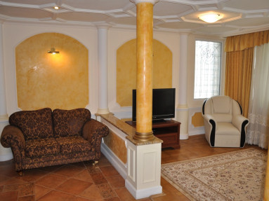   Na prenájom: Elegantný 4-izbový byt s klimatizáciou a garážou – Zámocká ulica, Staré Mes