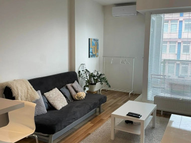 Svetlý 2-izbový byt s vysokými stropmi a parkovaním  Adresa: Vietnamská, Bratislava-Ružino