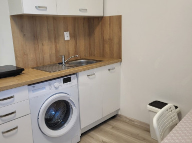 ✨ Moderná garsónka v novostavbe – ihneď k dispozícii | Bratislava – Vrakuňa  Hľadáte moder