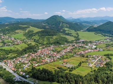 Ponúkame na predaj pozemky v obci Radoľa