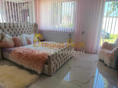 PREDAJ - Rodinný dom s vlastným podnikaním - MARKOVCE okr. Michalovce