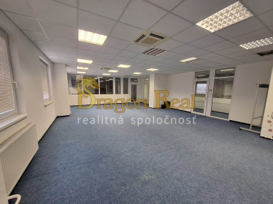 PRENÁJOM - Kancelárske priestory + školiaca miestnosť - ĽUBOTICE