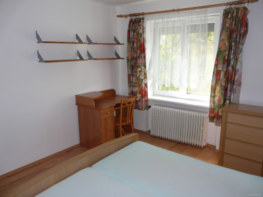 Slnečný 2-izbový byt na prenájom, Kvačalova, Bratislava II – Ružinov  Ponúkame na prenájom