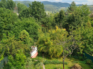 Záhrada s murovanou chatou s nádherným výhľadom (Banská Bystrica-Radvaň)