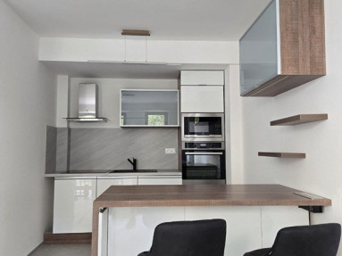 Novostavba 2025 – ,,Rezidencia Hron' na Uhlisku, 2 izb. štýlovo zariadený, s balkónom