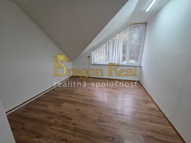 PRENÁJOM – Obchodné priestory o rozlohe 32m2 – MICHALOVCE