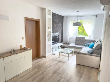 🏡 Prenájom 3-izbového bytu po kompletnej rekonštrukcii – Hálova ulica, Bratislava – Petrž