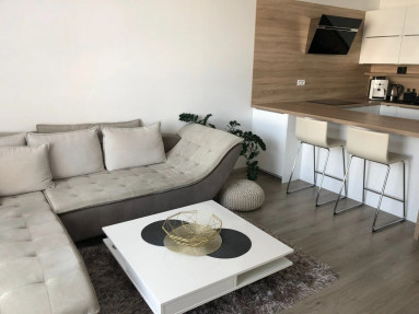  🌟 Moderný 2-izbový byt s balkónom a šatníkom 