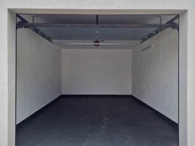 vnútro garáže
