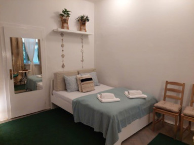 Prenájom garsónky v absolútnom centre Bratislavy | oproti Eurovei  Ponúkame na prenájom za