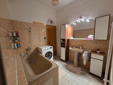 71B1E691-A08A-4E90-A50C-84E2B8895533_1_105_c