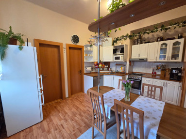 E985B6DA-4A3D-4431-8E71-87CA1FFB00C6_1_105_c