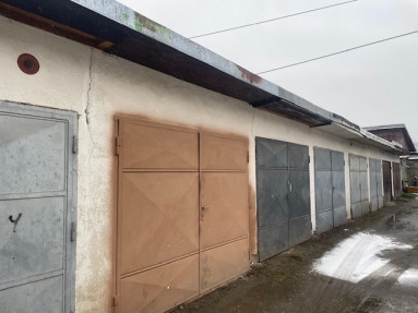 Garáž s montážnou jamou v Brezne - Predné Halny