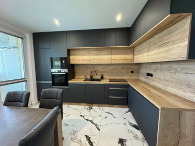 🏙️ Priestranný 3-izbový byt pri centre – AUPARK pešo, Gercenova ulica  Hľadáte komfortné 