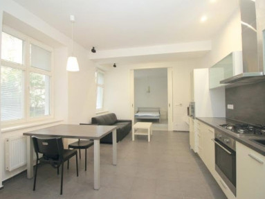 🏡 Prenájom 2-izbového bytu – Medená ulica, centrum Bratislavy, pár krokov od Hviezdoslavo