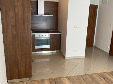 🏡 SVETLÝ KLIMATIZOVANÝ 1-IZBOVÝ BYT S LODŽIOU – PRIEVOZ, KOMPLEX HRACHOVÁ (RUŽINOV)  ✨ Pr