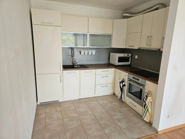  📍 Na križovatkách, Bratislava – Ružinov (Trnávka)  🔥 PRIESTRANNÝ 2-IZBOVÝ BYT S BALKÓNO