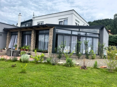 LUXUSNÝ 3-apartmánový dom+garáž+chatka+vináreň v Brezne (novostavby)