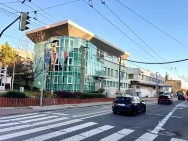 🔥 VOĽNÝ PODĽA DOHODY | Moderný 2-izbový byt s balkónom a 2 samostatnými izbami – Kramáre,