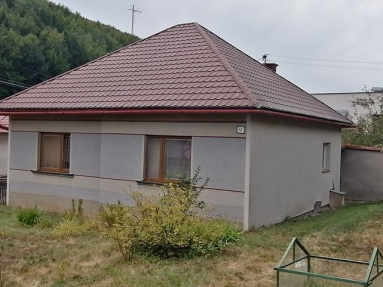 Rodinný dom v obci Poniky na rovinatom pozemku 705 m²
