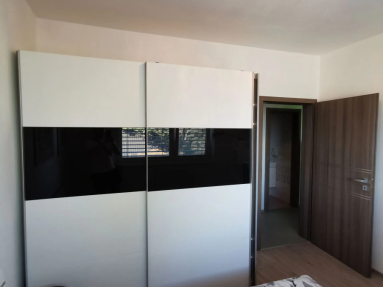  🏡 NA PIESKU – 3-IZBOVÝ BYT S BALKÓNOM, KLIMATIZÁCIOU A PARKOVANÍM V UZAVRETOM DVORE  BRA