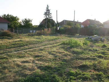 POZEMOK (2)