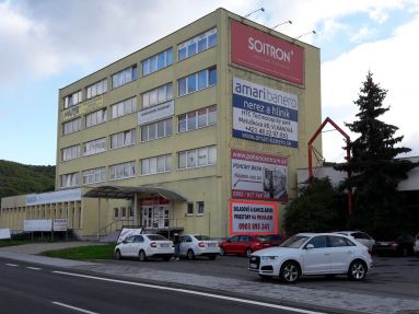 hs195106_exteriér_01_vyznačený banner