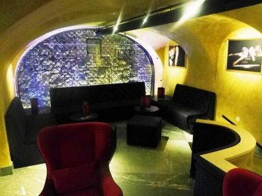 6F329468-2DA8-4769-809B-C0687D40DA02