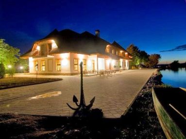 pension_restaurant_rybarsky_dvor_1464005500_exterier_noc