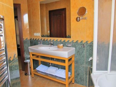 pension_restaurant_rybarsky_dvor_1464005525_izba_kupelna_2